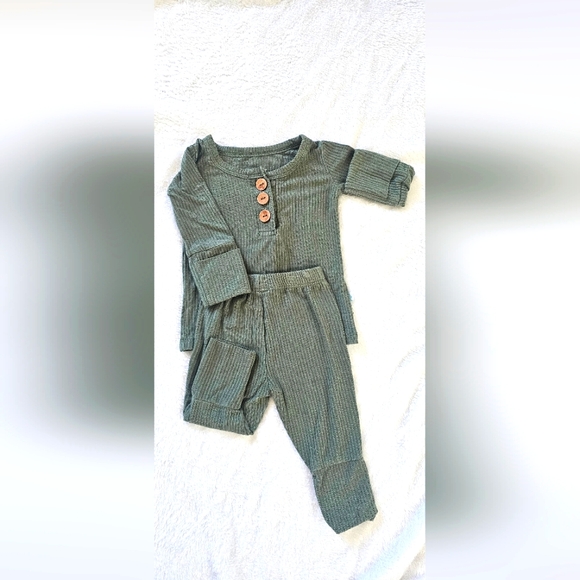 Posh Peanut Olive Ribbed Baby Set - Picture 1 of 3